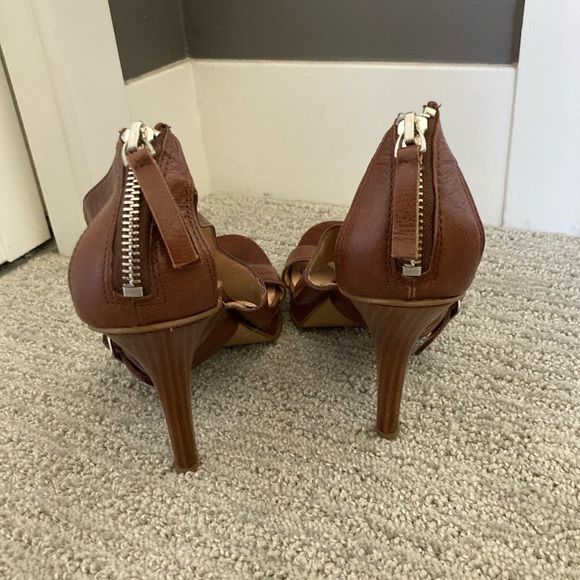 Nine West strappy brown heels - Picture 2 of 3